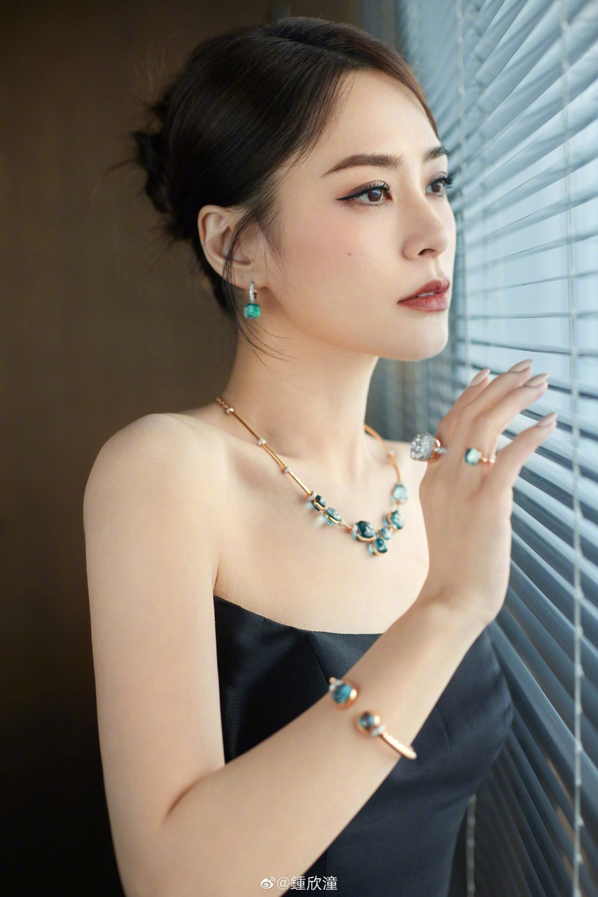 Sau đổ vỡ, Chung Hân Đồng vẫn tin vào tình yêu đích thực ở tuổi 42 - Ảnh 5. Sau đổ vỡ, Chung Hân Đồng vẫn tin vào tình yêu đích thực ở tuổi 42 - Ảnh 5.