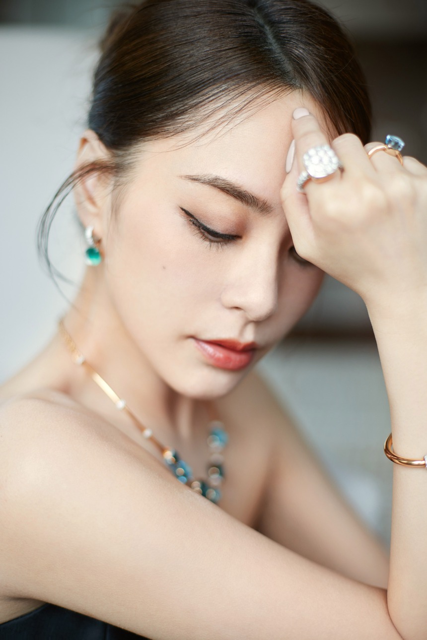 Sau đổ vỡ, Chung Hân Đồng vẫn tin vào tình yêu đích thực ở tuổi 42 - Ảnh 4. Sau đổ vỡ, Chung Hân Đồng vẫn tin vào tình yêu đích thực ở tuổi 42 - Ảnh 4.