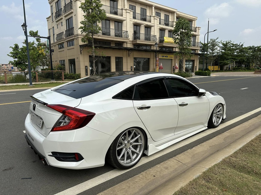 Bỏ 400 triệu độ Honda Civic tới bến rồi bán để mua ‘Mẹc’ E 300, chủ xe chia sẻ: ‘Tiếc nhưng không hối hận, không phù hợp để đi nữa’ - Ảnh 7.