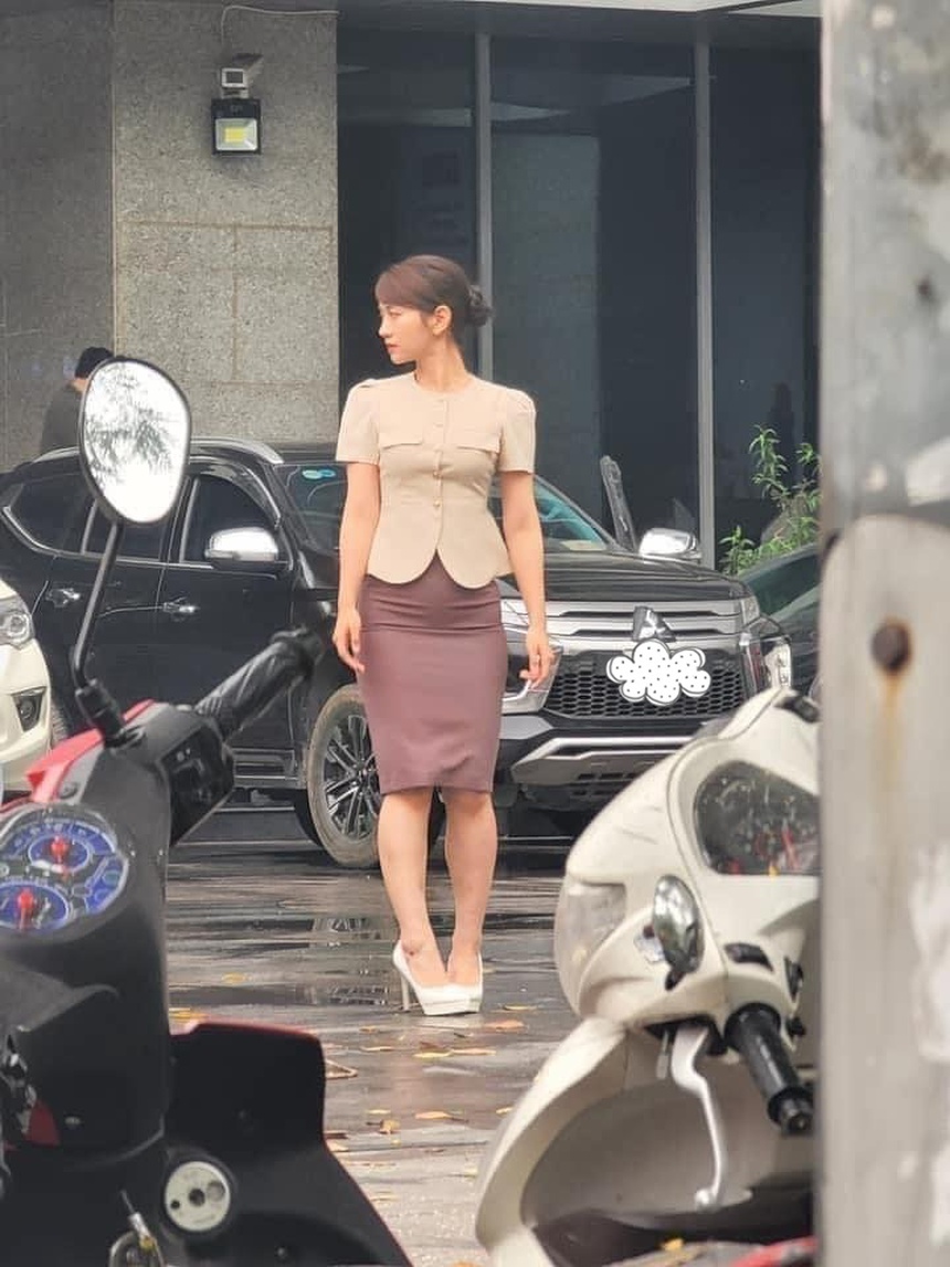 Bất ngờ rẽ hướng làm MC, Lê Bống vẫn gặp “ải” camera thường: Vóc dáng thế nào so với ảnh sống ảo? - Ảnh 3.