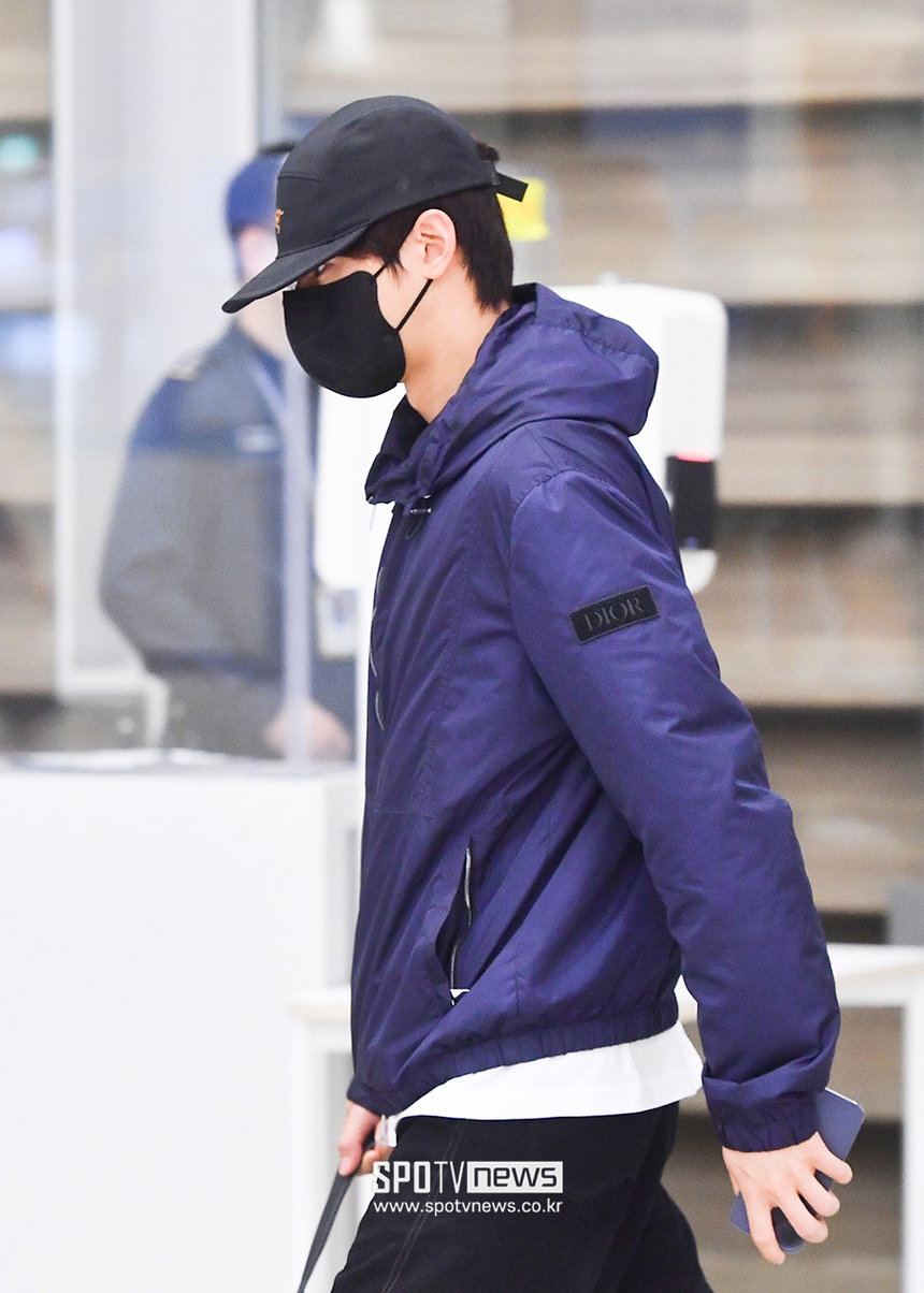 Cha Eun Woo lộ diện tiều tụy, buồn bã tại sân bay Hàn Quốc sau khi Moonbin qua đời - Ảnh 4.