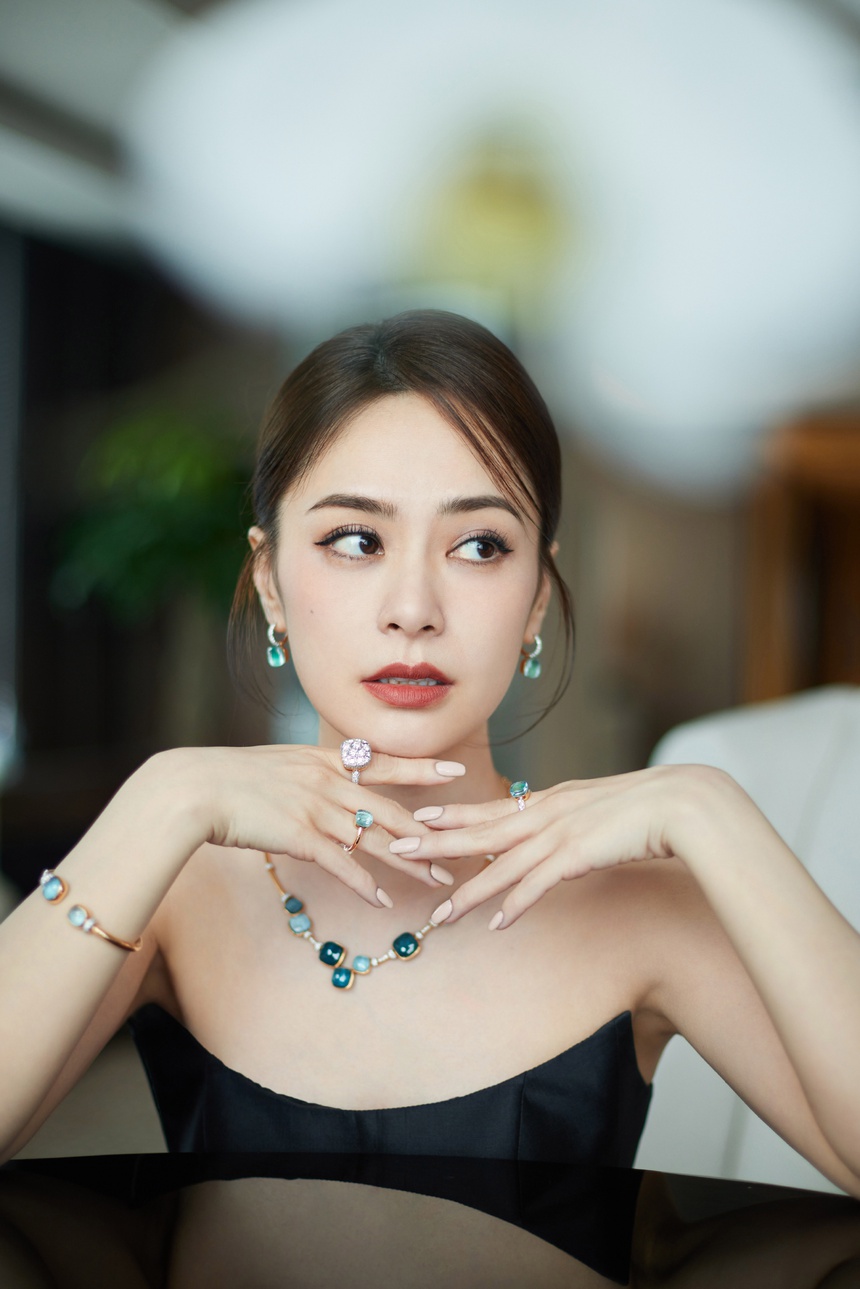 Sau đổ vỡ, Chung Hân Đồng vẫn tin vào tình yêu đích thực ở tuổi 42 - Ảnh 2. Sau đổ vỡ, Chung Hân Đồng vẫn tin vào tình yêu đích thực ở tuổi 42 - Ảnh 2.