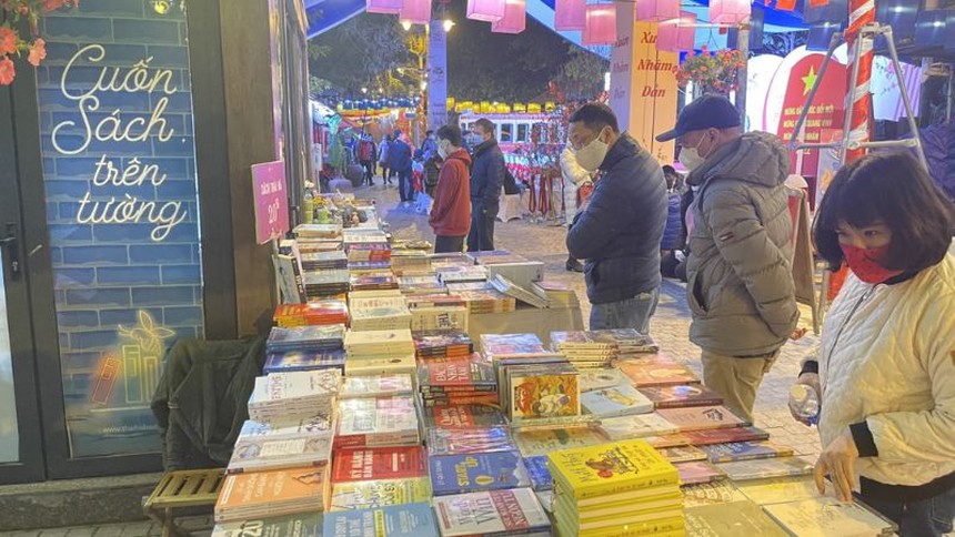 'Chào mừng Ngày Sách và Văn hoá đọc Việt Nam' - Để hội sách không chỉ… bán sách (kỳ 1): Cần 'nâng tầm' tại những đô thị lớn  - Ảnh 3.