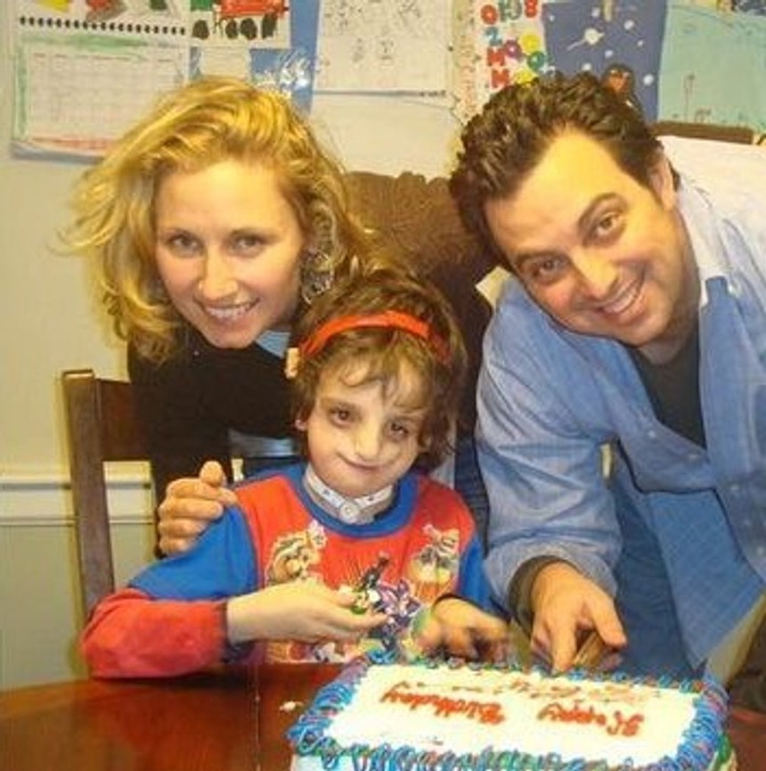 Từ nhỏ đã bị xa lánh và gọi là "quái vật" vì ngoại hình méo mó, cuộc sống của cậu bé nguyên mẫu trong bộ phim Wonder bây giờ ra sao? - Ảnh 2.