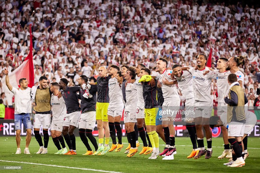 Maguire và De Gea đồng loạt mắc sai lầm ngớ ngẩn, Man United thảm bại trước Sevilla - Ảnh 3.