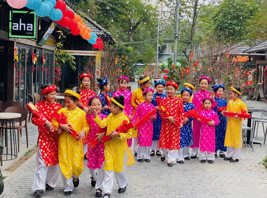 'Chào mừng Ngày Sách và Văn hoá đọc Việt Nam' - Để hội sách không chỉ… bán sách (kỳ 1): Cần 'nâng tầm' tại những đô thị lớn  - Ảnh 1.