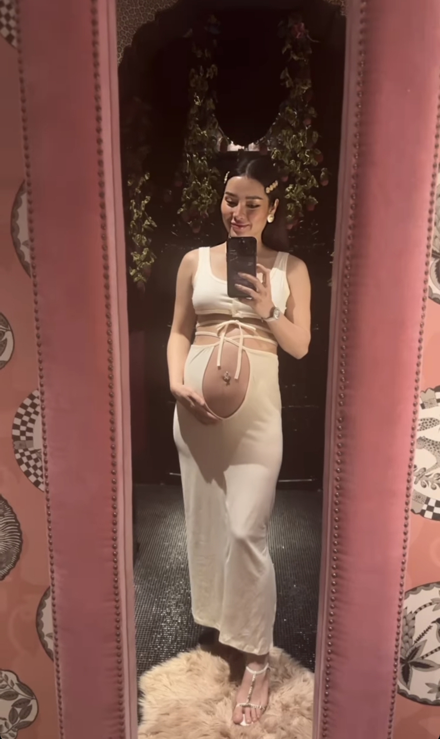 Mẹ bầu sexy nhất Vbiz gọi tên Phương Trinh Jolie: Diện váy ôm sát vóc dáng, khoe vòng 2 vượt mặt theo cách cực bạo!  - Ảnh 1.