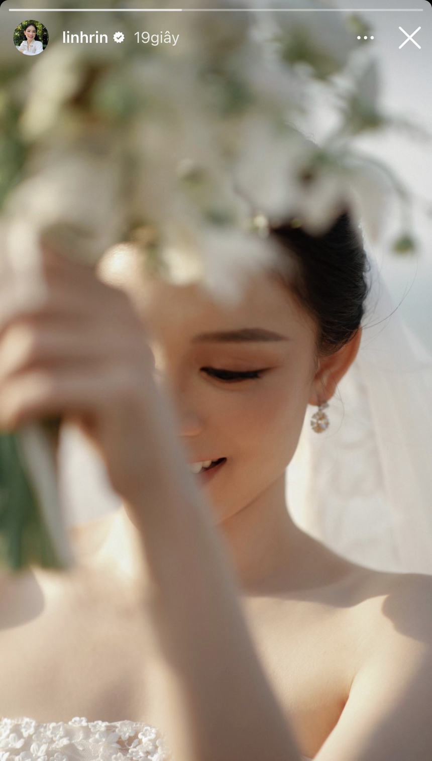 Hint hôn lễ Linh Rin - Phillip Nguyễn tại TP.HCM sắp diễn ra: Cô dâu khoe ảnh cưới, Tiên Nguyễn đã về nước để tham dự? - Ảnh 1.