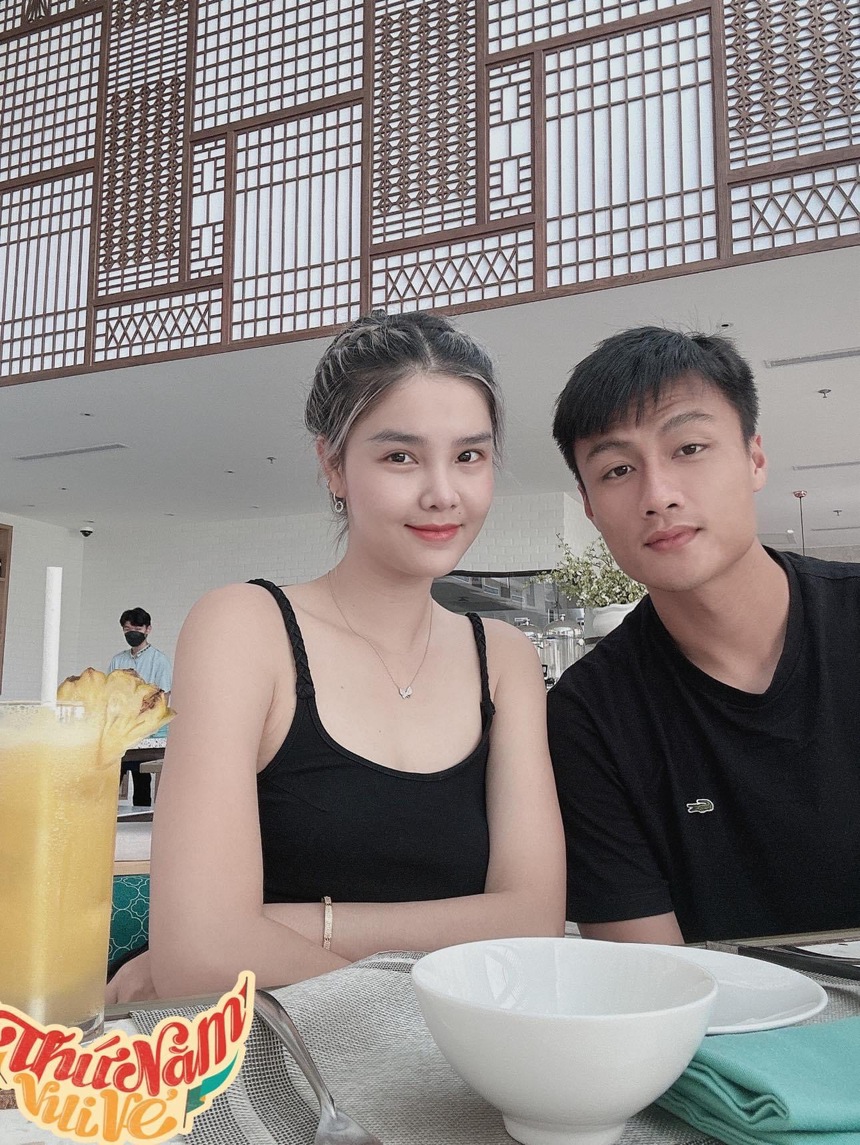 Siêu mẫu Kỳ Hân khoe khoảnh khắc ngọt ngào, được Mạc Hồng Quân sấy tóc cho khi đi du lịch - Ảnh 3.