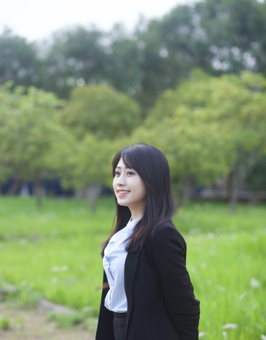 Danh tính thạc sĩ Luật xinh đẹp gây sốt tại "Ai là triệu phú" và cuộc gọi bất ngờ từ chương trình sau 6 năm đăng ký - Ảnh 3. Danh tính thạc sĩ Luật xinh đẹp gây sốt tại "Ai là triệu phú" và cuộc gọi bất ngờ từ chương trình sau 6 năm đăng ký - Ảnh 3.