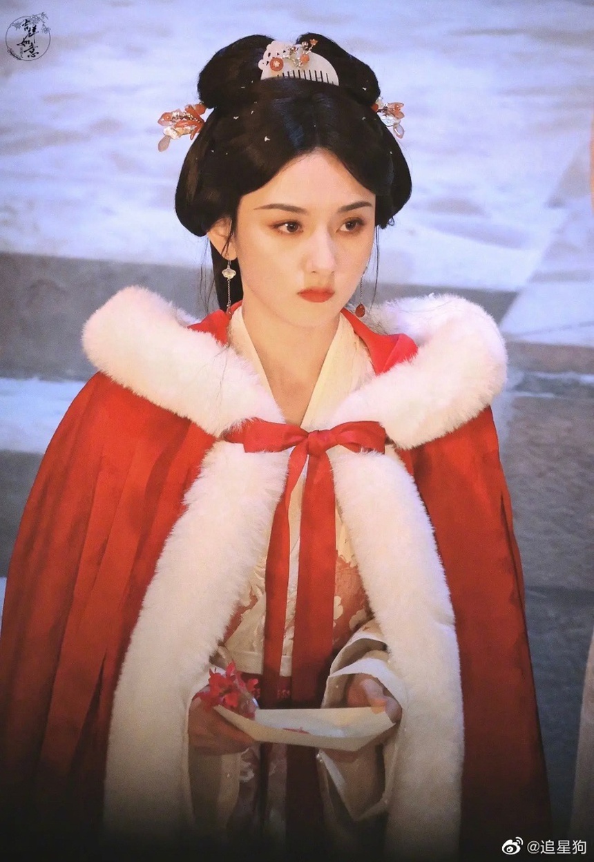 Mỹ nhân phim Trung bị mắng chỉ vì quá chăm chỉ: Đàm Tùng Vận vẫn chưa thảm bằng cái tên bị đuổi cổ thẳng thừng - Ảnh 3. Mỹ nhân phim Trung bị mắng chỉ vì quá chăm chỉ: Đàm Tùng Vận vẫn chưa thảm bằng cái tên bị đuổi cổ thẳng thừng - Ảnh 3.