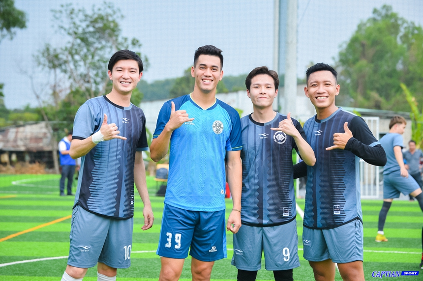 Tiến Linh đối đầu với Cris Phan và Gin Tuấn Kiệt, tỉ số chung cuộc không thể ngờ - Ảnh 2. Tiến Linh đối đầu với Cris Phan và Gin Tuấn Kiệt, tỉ số chung cuộc không thể ngờ - Ảnh 2.