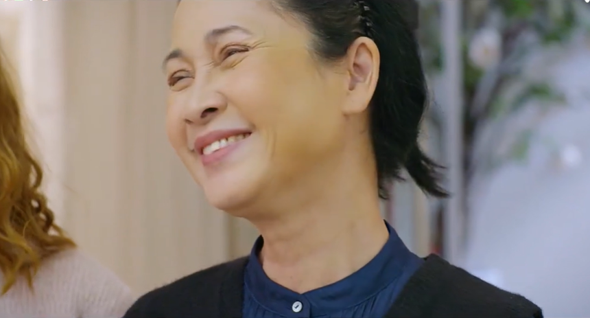 NSND Lan Hương: Bà Cúc trong 'Gia đình mình vui bất thình lình' rất giống tôi ngoài đời - Ảnh 1.