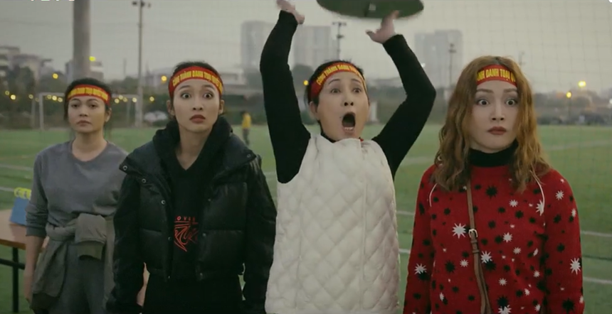 NSND Lan Hương: Bà Cúc trong 'Gia đình mình vui bất thình lình' rất giống tôi ngoài đời - Ảnh 4.