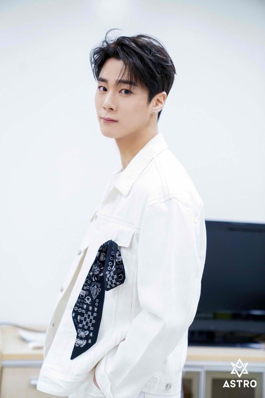 Công chúng không tin nổi Moonbin (ASTRO) tự tử: Không để lộ dấu hiệu tâm lý bất ổn, trước lúc qua đời vẫn gây sốt với loạt clip vũ đạo - Ảnh 9. Công chúng không tin nổi Moonbin (ASTRO) tự tử: Không để lộ dấu hiệu tâm lý bất ổn, trước lúc qua đời vẫn gây sốt với loạt clip vũ đạo - Ảnh 9.
