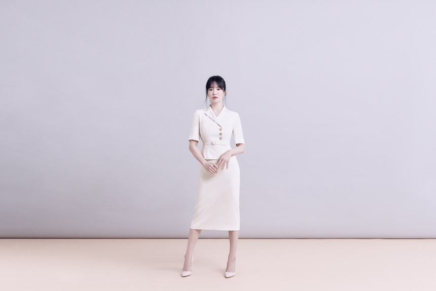 Vừa được trai trẻ công khai tỏ tình Song Hye Kyo đã "gây bão" với loạt ảnh mới cực kỳ xinh đẹp ở tuổi ngoài 40  - Ảnh 2.