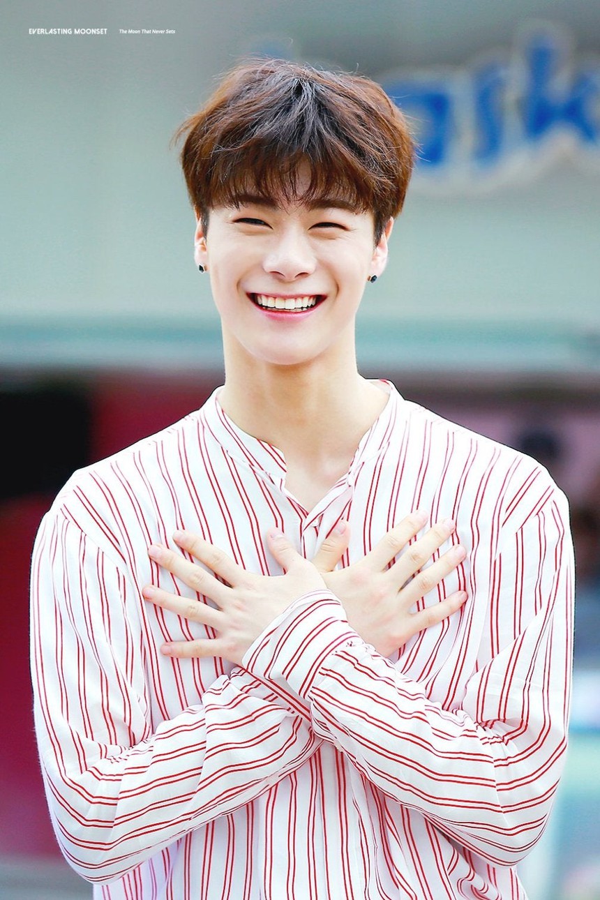 Moonbin (ASTRO) - nam idol vừa qua đời: Chung nhóm với 'mỹ nam truyện tranh' Cha Eunwoo, từng được gọi là 'thánh cover nhóm nữ' - Ảnh 11.