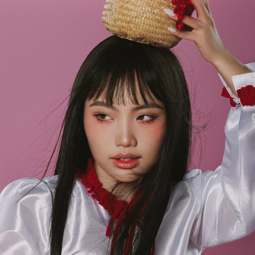 Phương Mỹ Chi tung loạt ảnh khác lạ khi tháo kính - Ảnh 1.