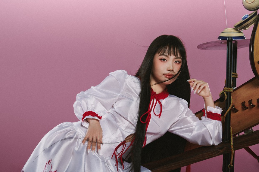 Phương Mỹ Chi tung loạt ảnh khác lạ khi tháo kính - Ảnh 8.