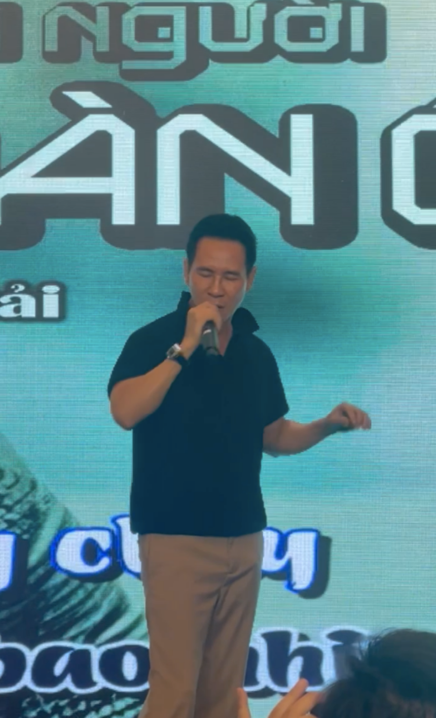 Phản ứng của Lý Hải khi đang nói về phim mới mà khán giả bên dưới yêu cầu 'khóc đi' - Ảnh 3.