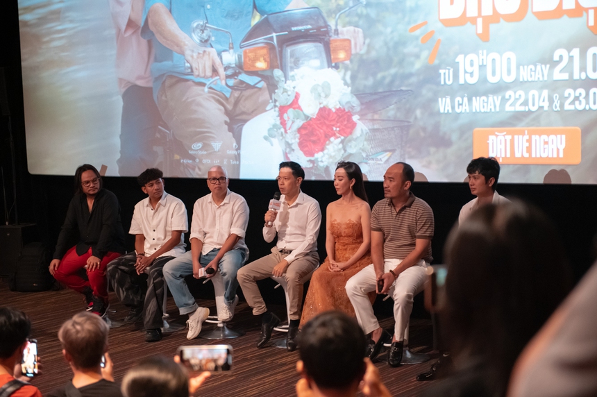 Thái Hòa lần hiếm hoi nói về con chung với Cát Phượng, tự nhận không phải người giỏi dạy con - Ảnh 4. Thái Hòa lần hiếm hoi nói về con chung với Cát Phượng, tự nhận không phải người giỏi dạy con - Ảnh 4.