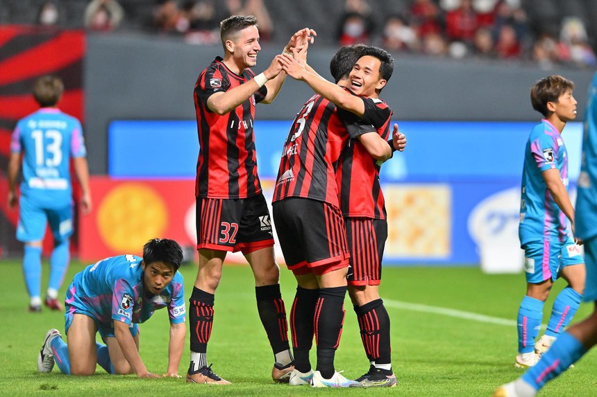 Supachok Sarachat tỏa sáng ở Consadole Sapporo với cú đúp khiến Công Phượng ngậm ngùi - Ảnh 3. Supachok Sarachat tỏa sáng ở Consadole Sapporo với cú đúp khiến Công Phượng ngậm ngùi - Ảnh 3.