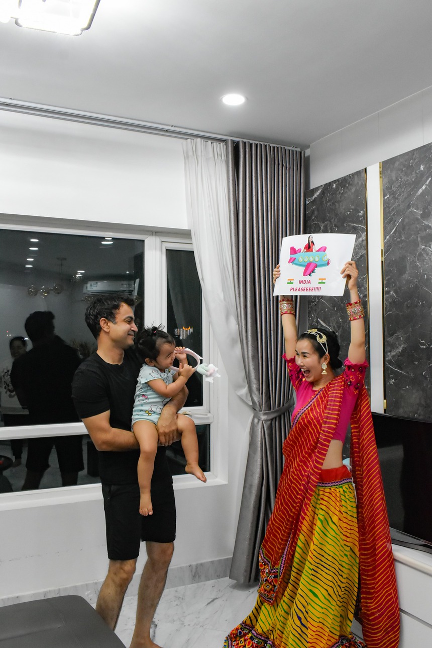 Sao nữ Việt lấy chồng ngoại quốc: Lan Phương có mối tình đáng yêu, Võ Hạ Trâm được chi tiền khủng làm MV - Ảnh 5. Sao nữ Việt lấy chồng ngoại quốc: Lan Phương có mối tình đáng yêu, Võ Hạ Trâm được chi tiền khủng làm MV - Ảnh 5.