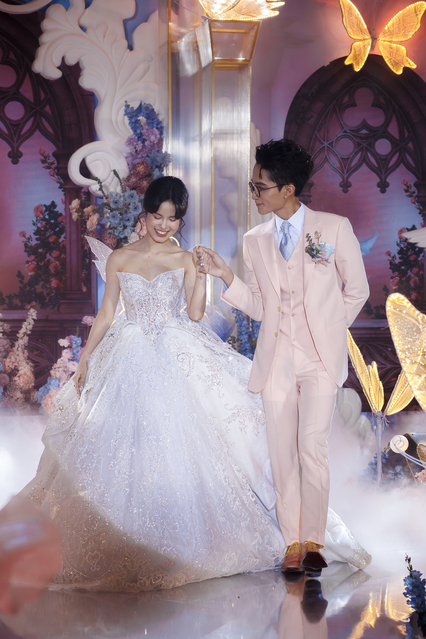 Dàn khách mời tham dự đám cưới Tizi và Đích Lép: Toàn gương mặt triệu view, lên đồ xịn đét như đi trẩy hội - Ảnh 1.