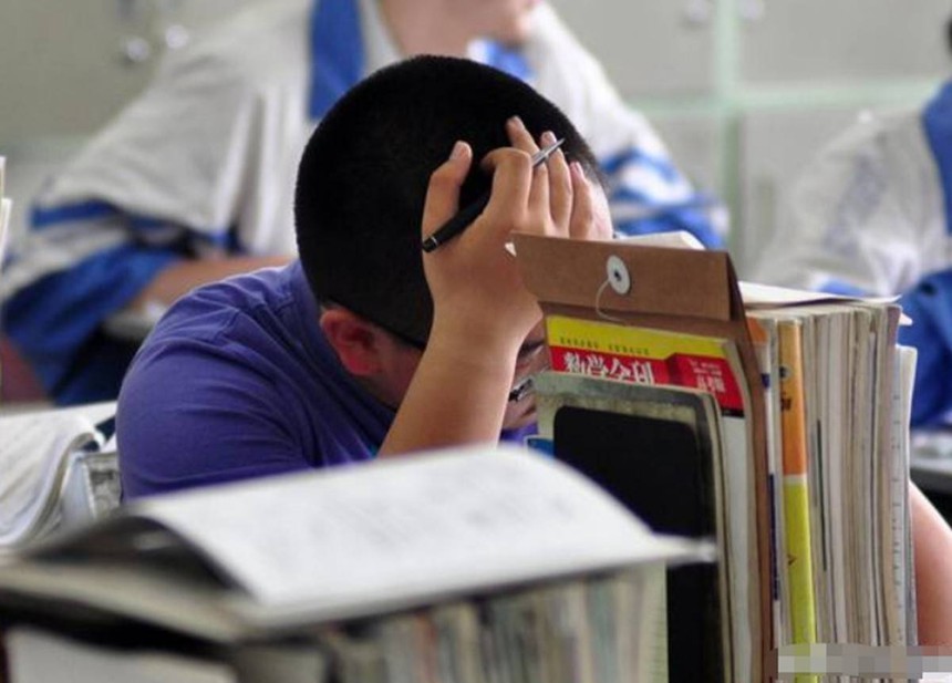 “Tại sao nhà giàu, cuộc sống hoàn hảo như vậy mà vẫn tự tử?”: Có 1 thế hệ phải chật vật “vượt sướng” với những gánh nặng luôn bị xem nhẹ - Ảnh 1. “Tại sao nhà giàu, cuộc sống hoàn hảo như vậy mà vẫn tự tử?”: Có 1 thế hệ phải chật vật “vượt sướng” với những gánh nặng luôn bị xem nhẹ - Ảnh 1.