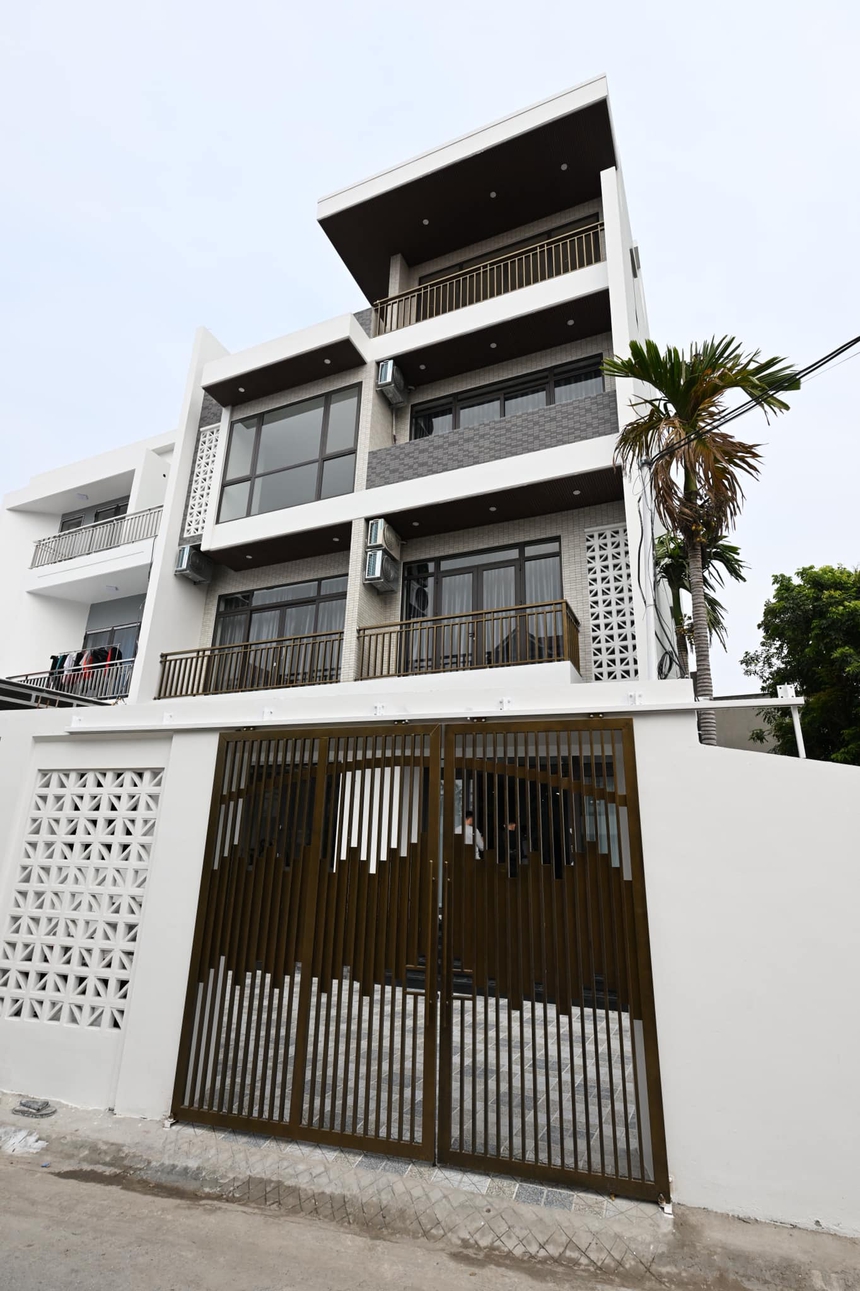 Khoe nhà bạc tỉ Trần Đình Trọng bị dàn cầu thủ vào trêu, Bùi Tiến Dũng còn xin một phòng nhỏ xinh - Ảnh 1.