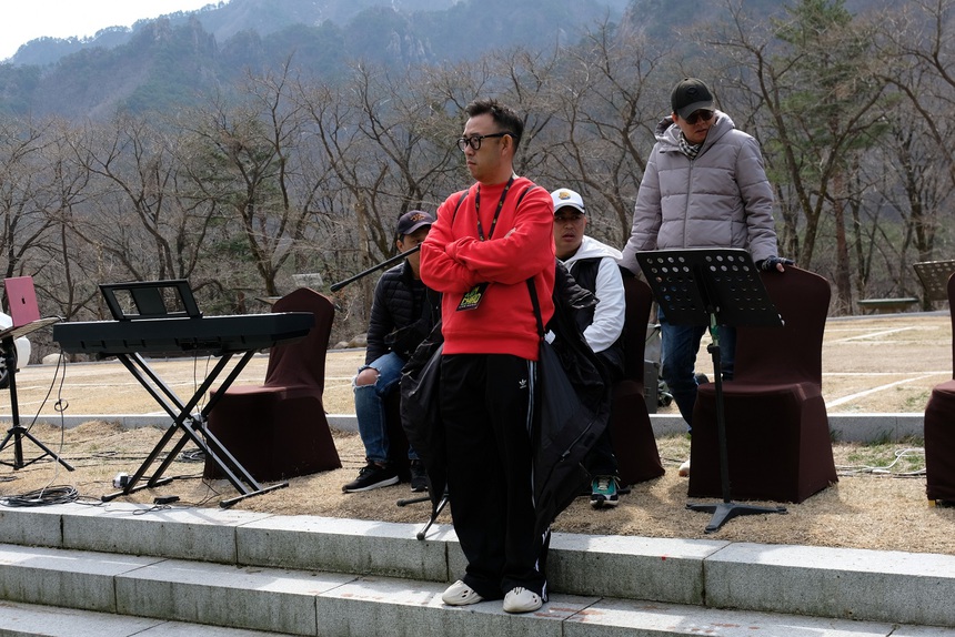 Đạo diễn Vân Trình: "Thế giới không ai chạy đua giá trị âm nhạc bằng số liệu trên Youtube" - Ảnh 3.