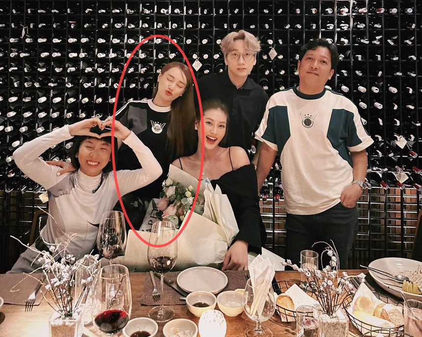 Nhã Phương lúc mang bầu lần 2: Ngoại hình tròn trịa rõ, có 1 chi tiết gây chú ý khi cùng Trường Giang đi Mỹ!  - Ảnh 1.