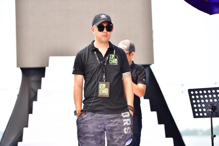 Đạo diễn Vân Trình: "Thế giới không ai chạy đua giá trị âm nhạc bằng số liệu trên Youtube" - Ảnh 1.