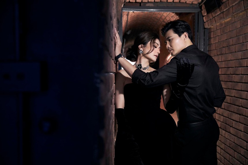 'Gia đình mình vui bất thình lình': Kiều Anh tình tứ bên 'chồng' Quang Sự, khác hẳn vẻ lạnh nhạt trên phim - Ảnh 5. 'Gia đình mình vui bất thình lình': Kiều Anh tình tứ bên 'chồng' Quang Sự, khác hẳn vẻ lạnh nhạt trên phim - Ảnh 5.