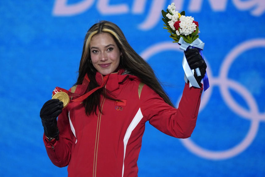 Nữ thần trượt tuyết gây sốt khi xuất hiện tại 'Oscar khoa học', rạng người khi chụp cùng ông chủ Facebook - Ảnh 8.