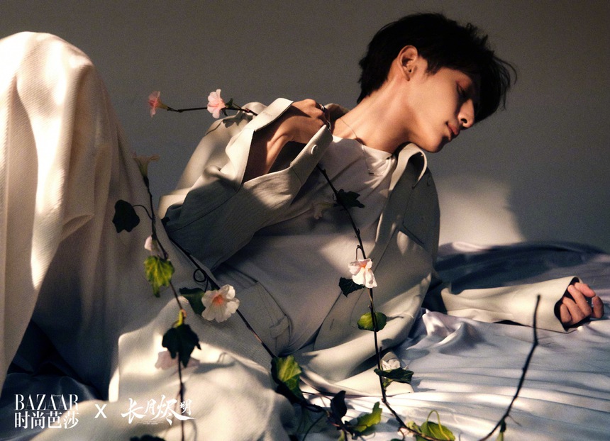 La Vân Hi và Bạch Lộc 'tình bể bình' trên tạp chí tháng 4/2023 - Ảnh 9.