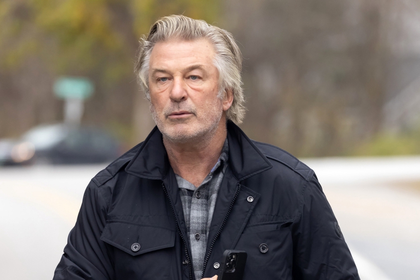 Tài tử Hollywood Alec Baldwin được miễn tội vụ án ngộ sát - Ảnh 4. Tài tử Hollywood Alec Baldwin được miễn tội vụ án ngộ sát - Ảnh 4.
