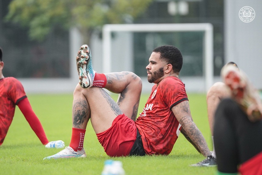 CAHN hội quân sau khi 'bể kèo' Polking, HLV Foiani vẫn ngồi trên đống lửa - Ảnh 7.