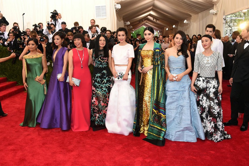 Met Gala 2015 mở ra cuộc đại chiến nhan sắc giữa các sao hàng đầu Cbiz, Phạm Băng Băng so với Châu Tấn - Triệu Vy liệu có thất thế? - Ảnh 1.