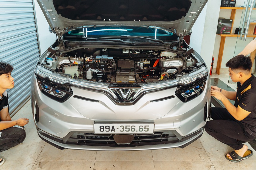 Mổ tung đèn VinFast VF 8, chuyên gia đánh giá: 'Dễ tháo, thừa bền, hoàn thiện tốt nhưng chiếu sáng yếu - Ảnh 2.