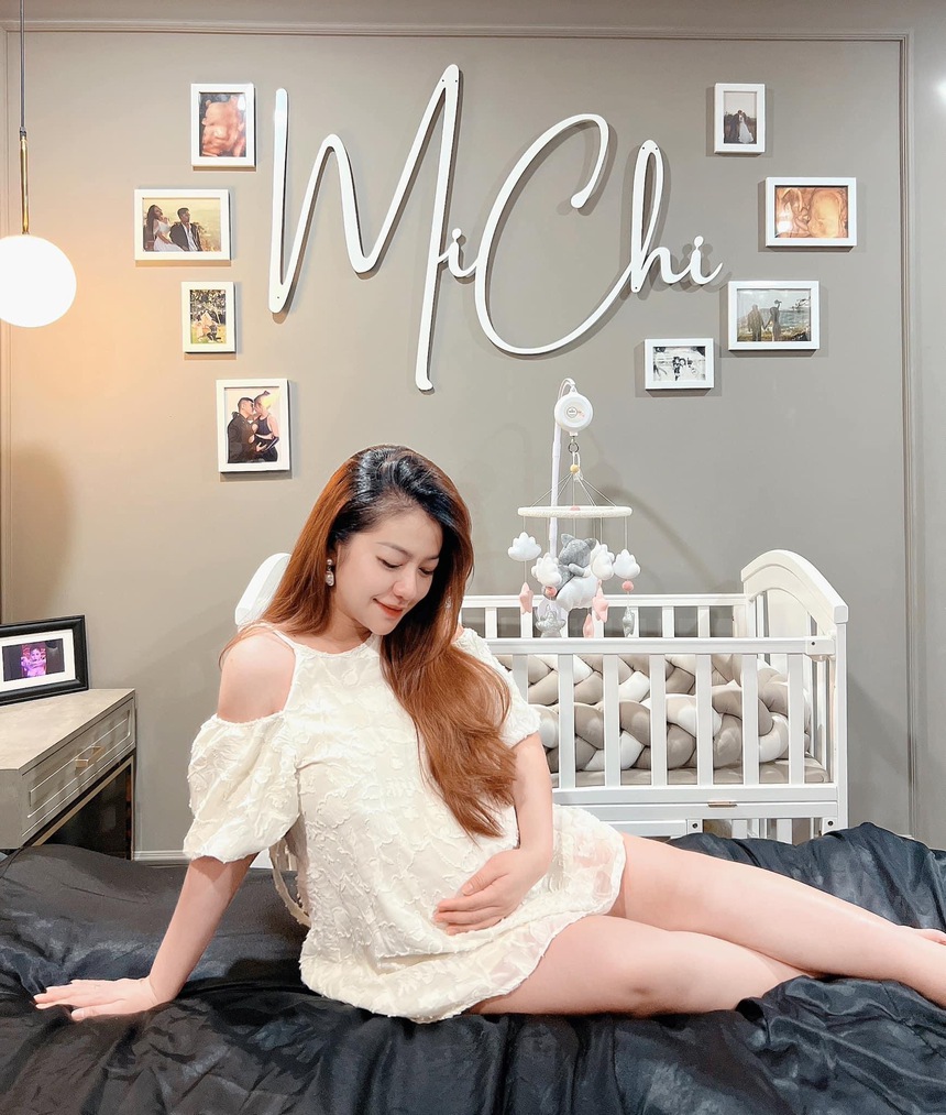 Ca sĩ Vbiz từng vướng tranh cãi vì quan điểm không muốn sinh con: Suýt từ hôn với chồng kém 3 tuổi, vừa chào đón con gái đầu lòng - Ảnh 7.