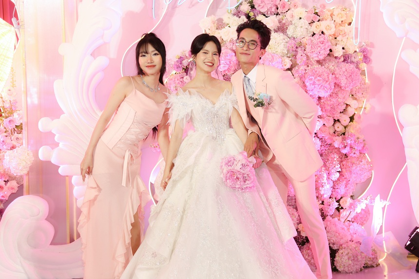 Dàn khách mời tham dự đám cưới Tizi và Đích Lép: Toàn gương mặt triệu view, lên đồ xịn đét như đi trẩy hội - Ảnh 2.