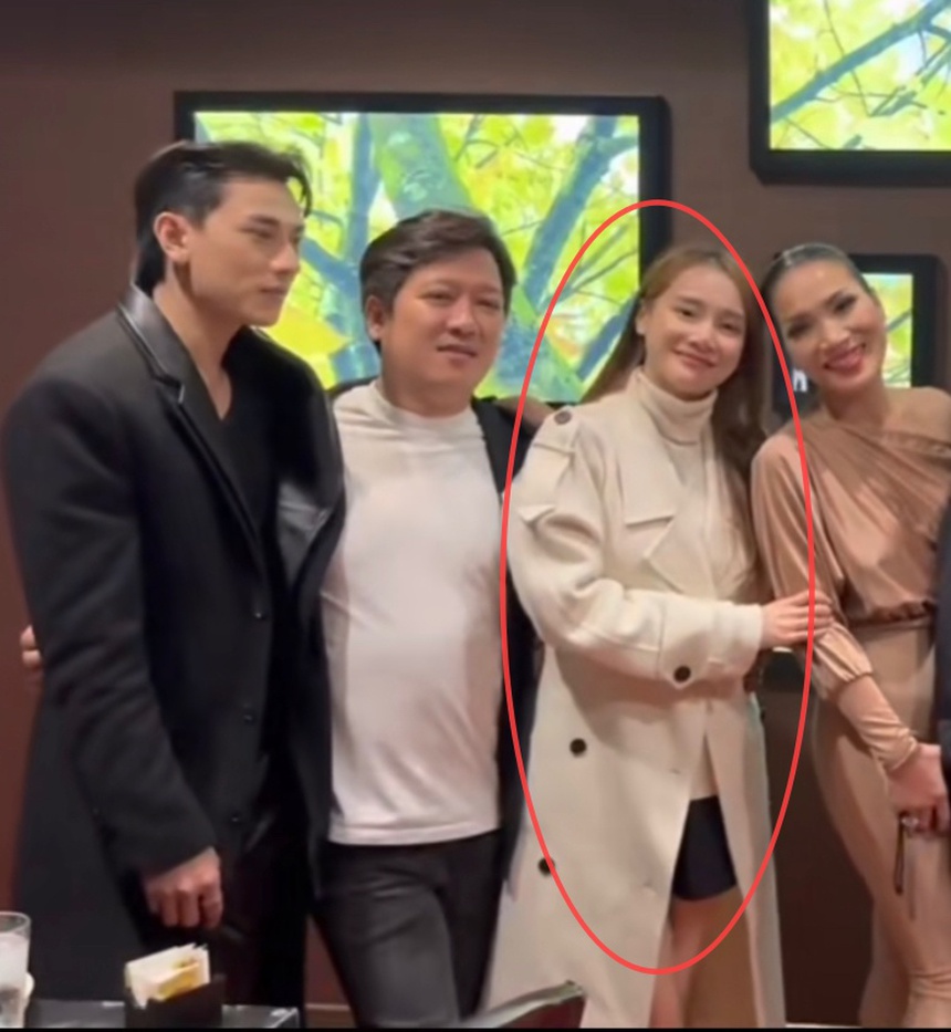 Nhã Phương lúc mang bầu lần 2: Ngoại hình tròn trịa rõ, có 1 chi tiết gây chú ý khi cùng Trường Giang đi Mỹ!  - Ảnh 3.