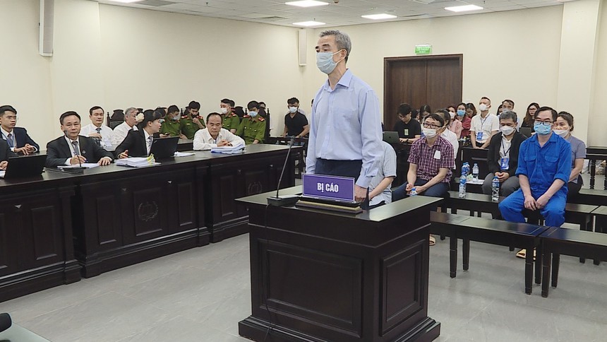 Nguyên Giám đốc Bệnh viện Tim Hà Nội Nguyễn Quang Tuấn bị phạt 3 năm tù - Ảnh 1.