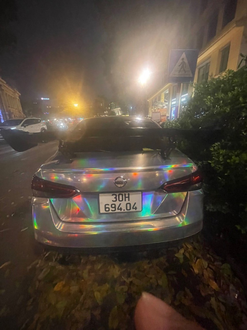 Khởi tố bị can gây rối trật tự công cộng trước cửa Nhà hát Lớn - Ảnh 1.