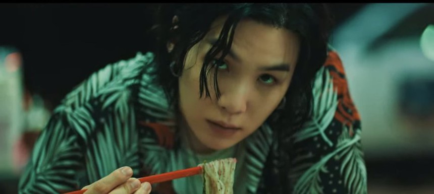 Hơn 5 chi tiết fan có thể chưa để ý trong MV 'Haegeum' của Suga BTS - Ảnh 12.