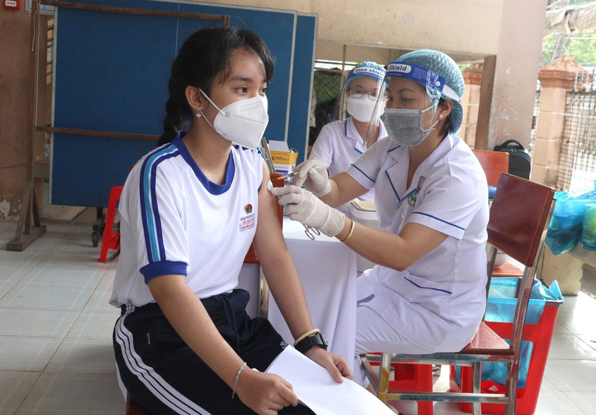Dịch Covid-19: Người dân nên chủ động tiêm vaccine để duy trì miễn dịch cộng đồng - Ảnh 1.