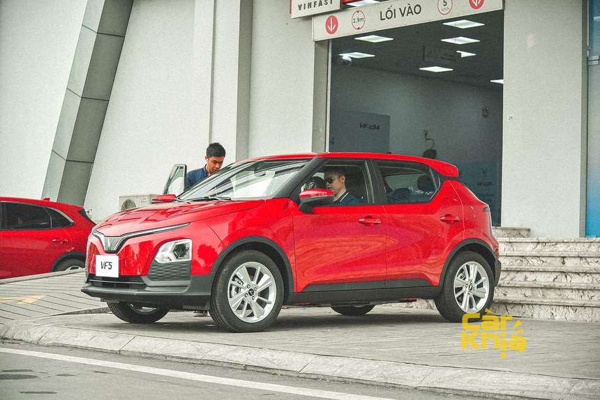 Những chủ xe VinFast VF 5 Plus đầu tiên tại Việt Nam: Không lo phần mềm, 'khó lòng đòi hỏi ở mức giá như vậy' - Ảnh 5.