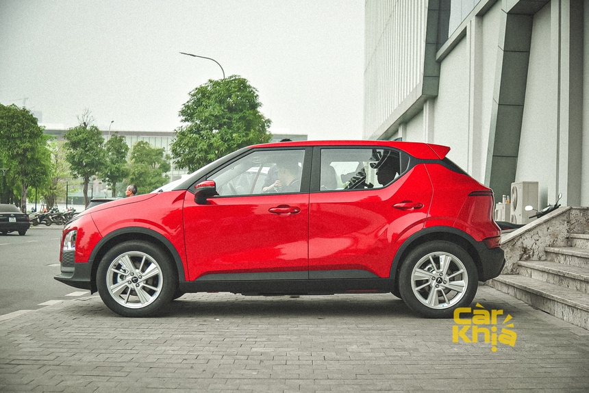 Ngồi thực tế VinFast VF 5 Plus phiên bản thương mại: Nhiều trang bị hơn hẳn đối thủ, rộng rãi nhưng vẫn cần cải thiện - Ảnh 5.