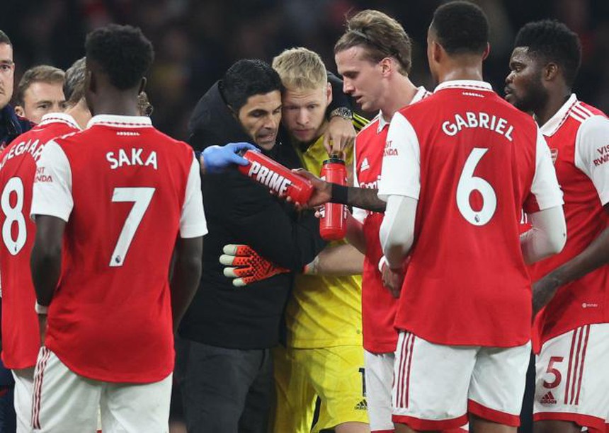 Ramsdale bị CĐV chế nhạo là 'De Gea của thành London' sau sai lầm thảm họa - Ảnh 6.